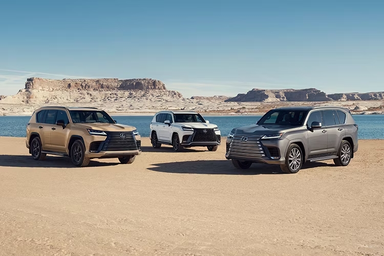 How Many Miles per Gallon Does the 2025 Lexus LX 700h Get?