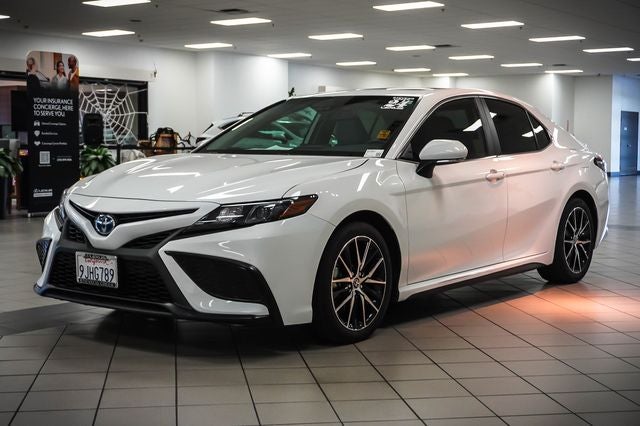 2024 Toyota Camry Hybrid SE