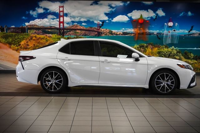 2024 Toyota Camry Hybrid SE