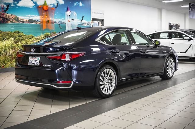 2019 Lexus ES 300h Luxury
