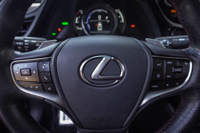 2024 Lexus ES 300h F SPORT Handling