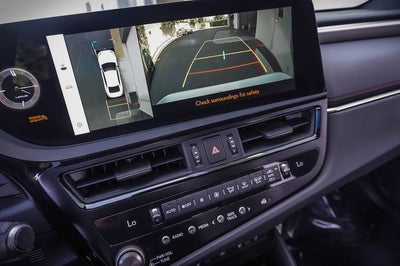 2024 Lexus ES 300h F SPORT Handling