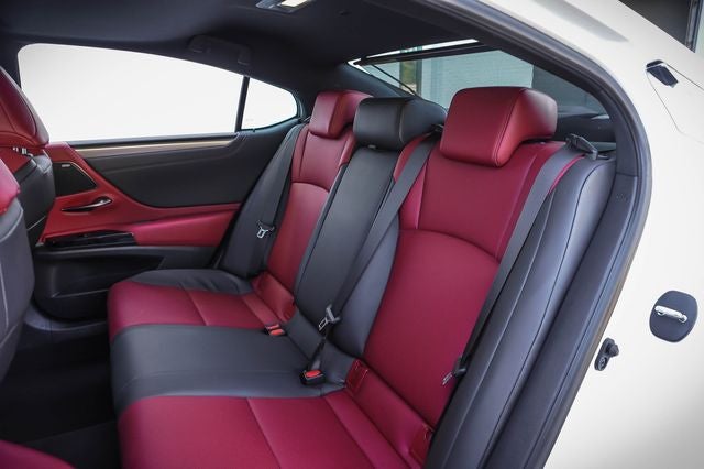 2024 Lexus ES 300h F SPORT Handling