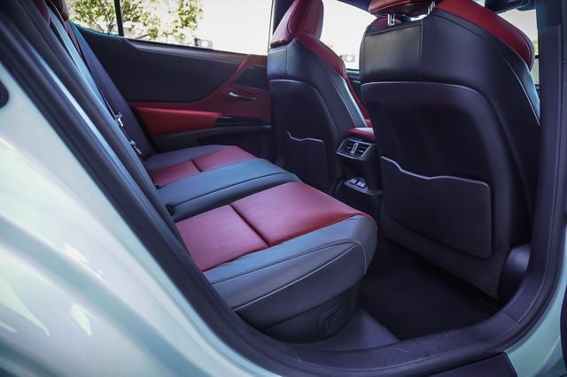 2024 Lexus ES 300h F SPORT Handling