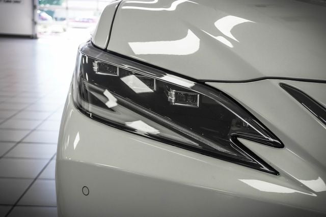 2024 Lexus ES 300h F SPORT Handling