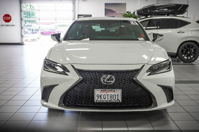 2024 Lexus ES 300h F SPORT Handling