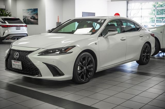 2024 Lexus ES 300h F SPORT Handling
