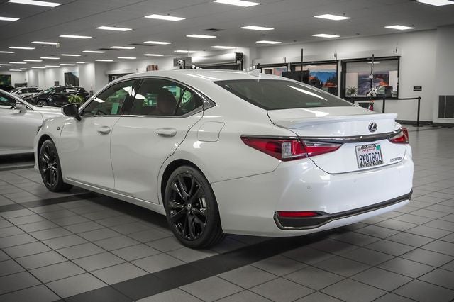 2024 Lexus ES 300h F SPORT Handling