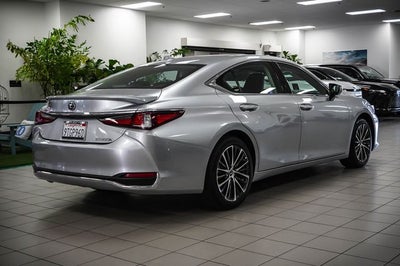 2025 Lexus ES 300h
