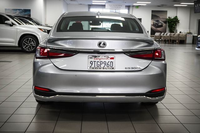 2025 Lexus ES 300h
