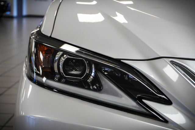 2025 Lexus ES 300h