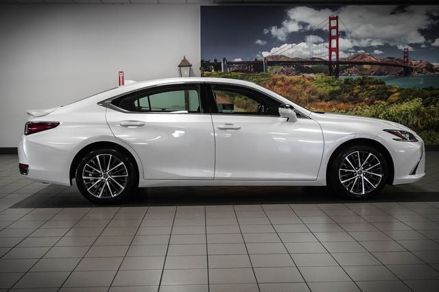 2025 Lexus ES 300h