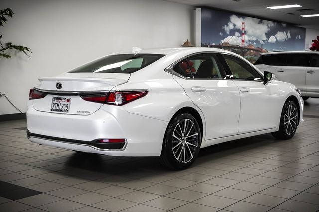 2025 Lexus ES 300h