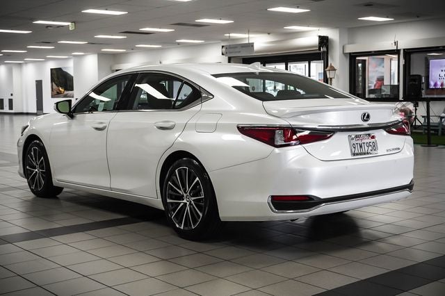 2025 Lexus ES 300h