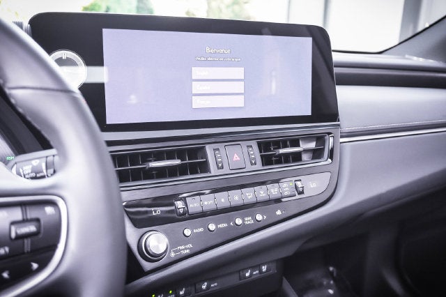 2025 Lexus ES 300h