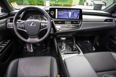 2025 Lexus ES 300h
