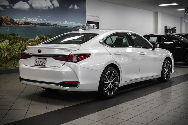 2025 Lexus ES 300h