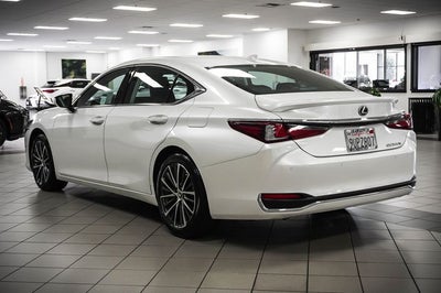 2025 Lexus ES 300h