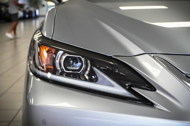 2025 Lexus ES 300h