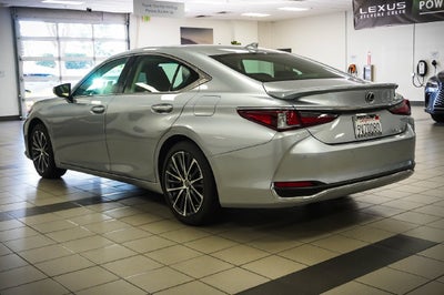2025 Lexus ES 300h