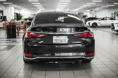 2022 Lexus ES 300h
