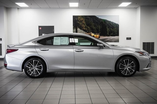 2025 Lexus ES 300h