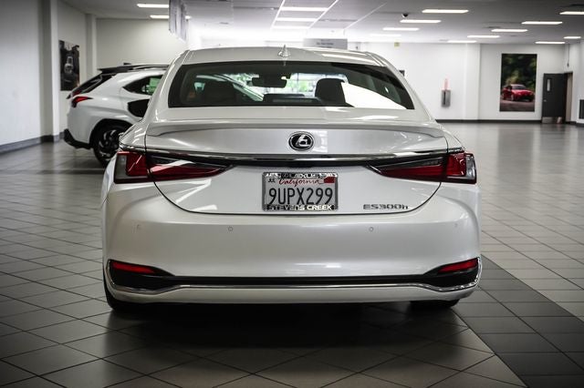 2025 Lexus ES 300h