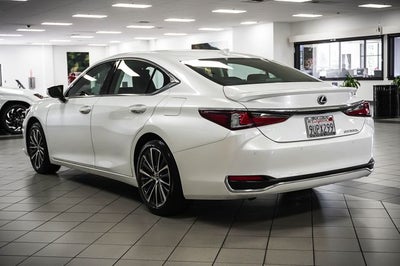 2025 Lexus ES 300h
