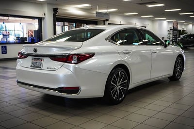 2025 Lexus ES 300h