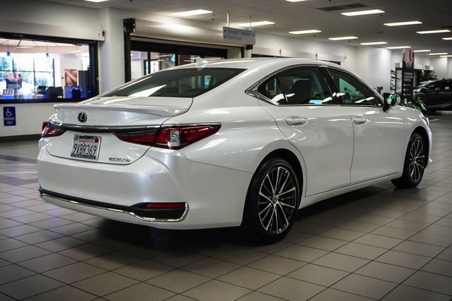 2025 Lexus ES 300h