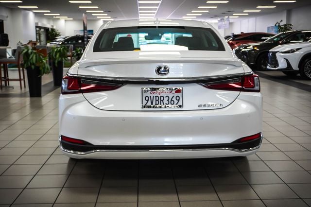 2025 Lexus ES 300h