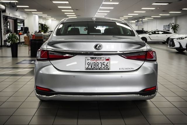 2025 Lexus ES 300h