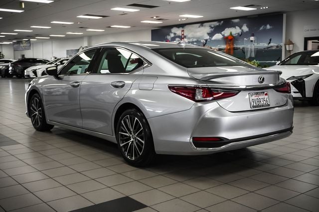 2025 Lexus ES 300h