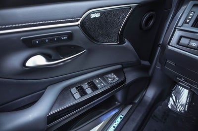 2025 Lexus ES 300h Luxury