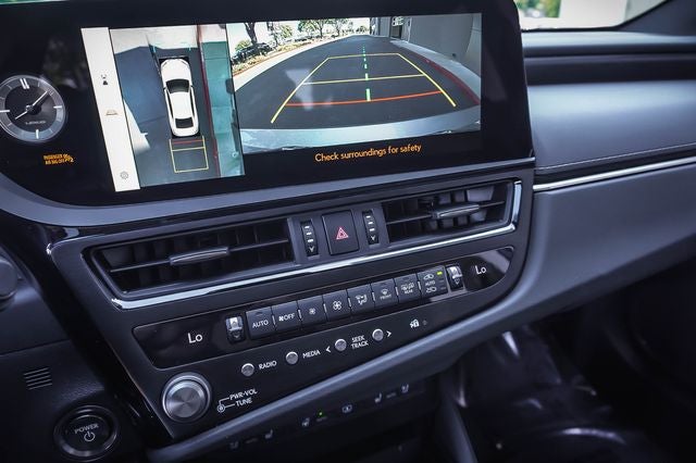 2025 Lexus ES 300h Luxury