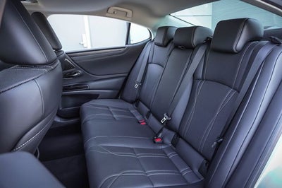 2025 Lexus ES 300h Luxury