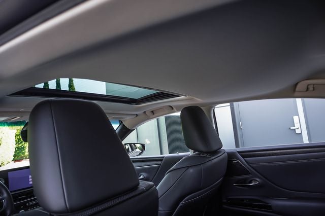2025 Lexus ES 300h Luxury