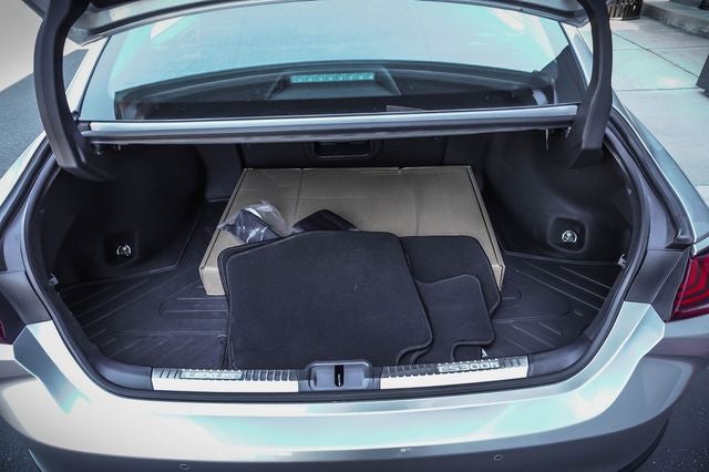 2025 Lexus ES 300h Luxury
