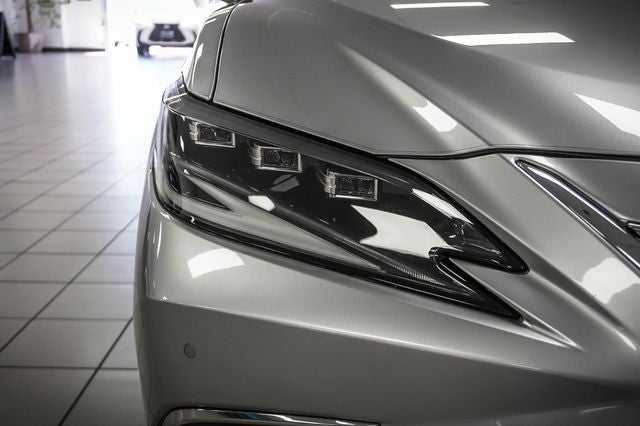 2025 Lexus ES 300h Luxury