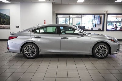 2025 Lexus ES 300h Luxury
