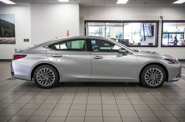 2025 Lexus ES 300h Luxury