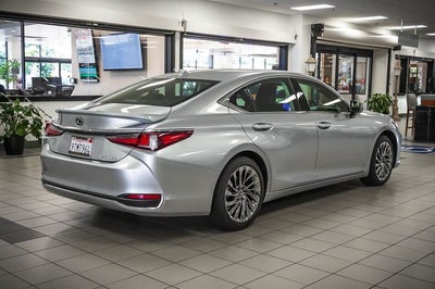 2025 Lexus ES 300h Luxury