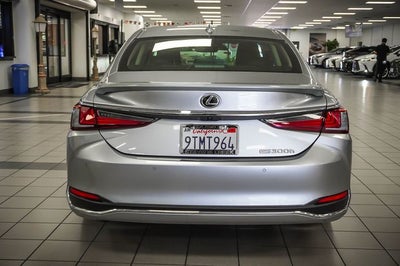 2025 Lexus ES 300h Luxury