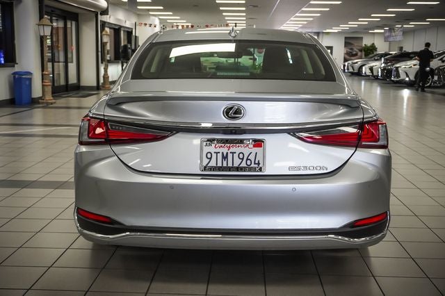 2025 Lexus ES 300h Luxury