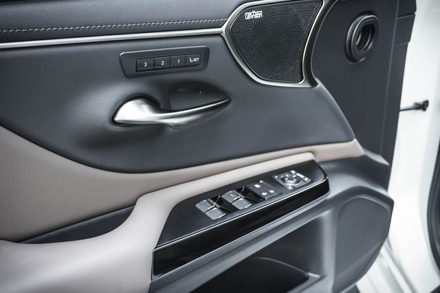 2025 Lexus ES 300h Luxury