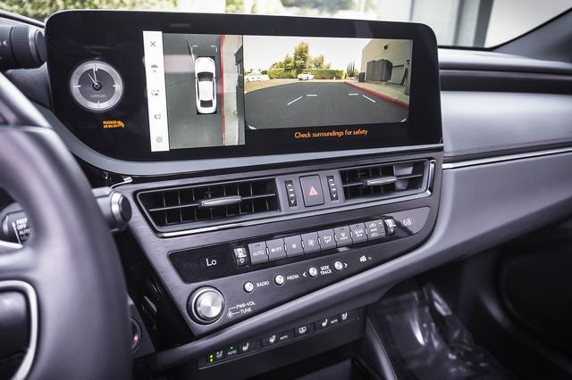 2025 Lexus ES 300h Luxury