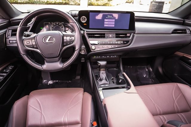 2025 Lexus ES 300h Luxury