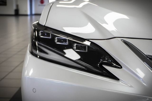 2025 Lexus ES 300h Luxury