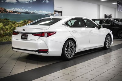 2025 Lexus ES 300h Luxury