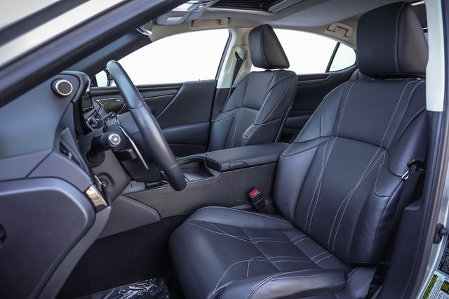 2025 Lexus ES 300h Luxury